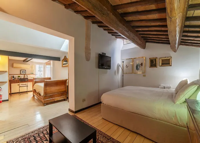 Orange With Bathroom And Shared Terrace Rzym