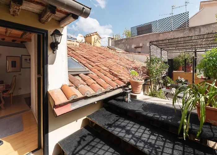 Orange With Bathroom And Shared Terrace *
