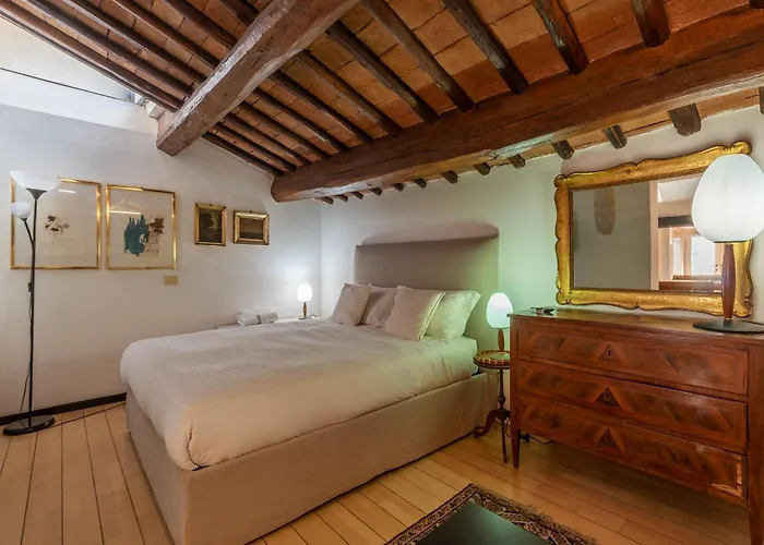 Orange With Bathroom And Shared Terrace Rzym
